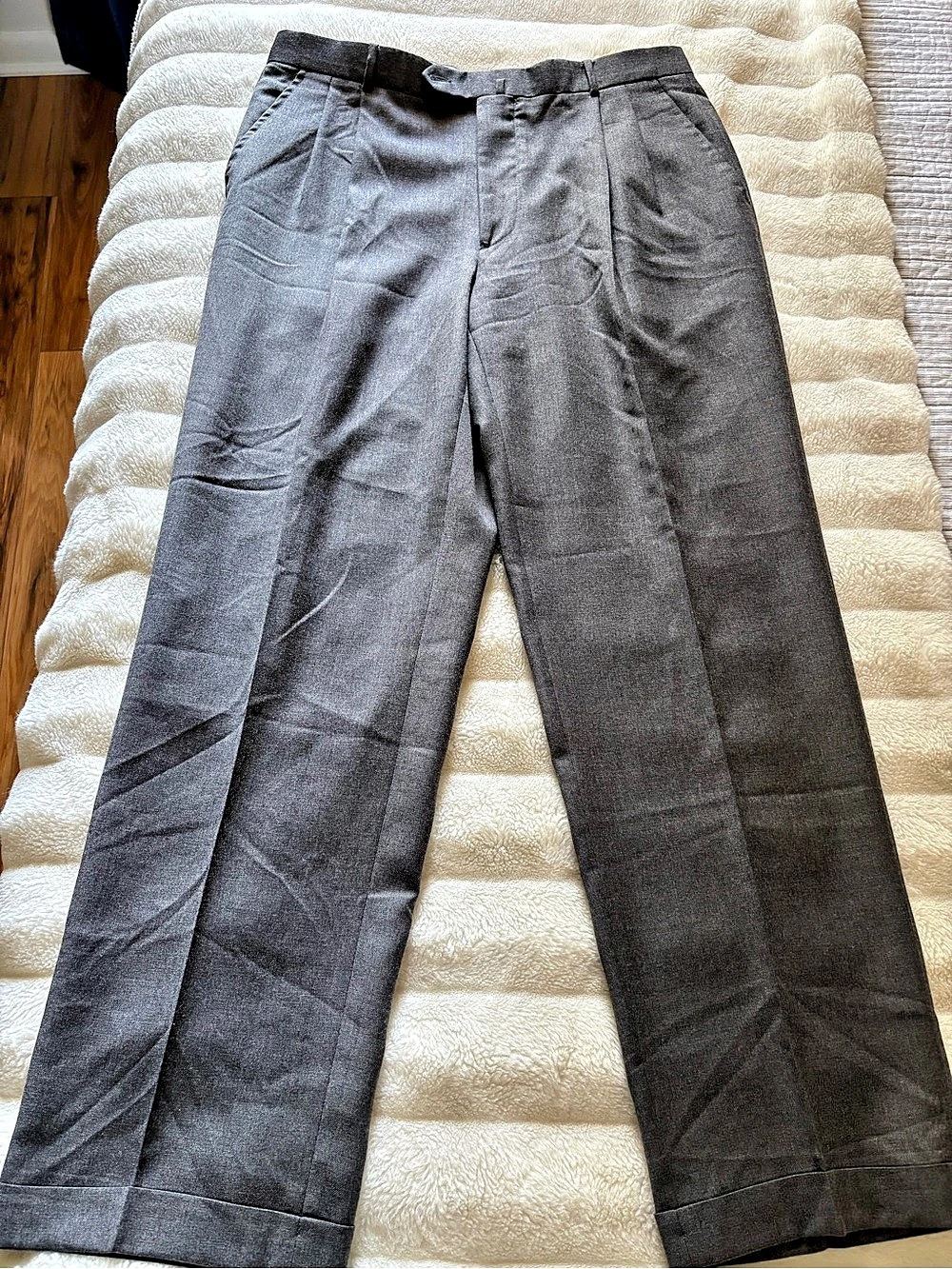 Straight Leg Pants in Gray Size 34 Like New